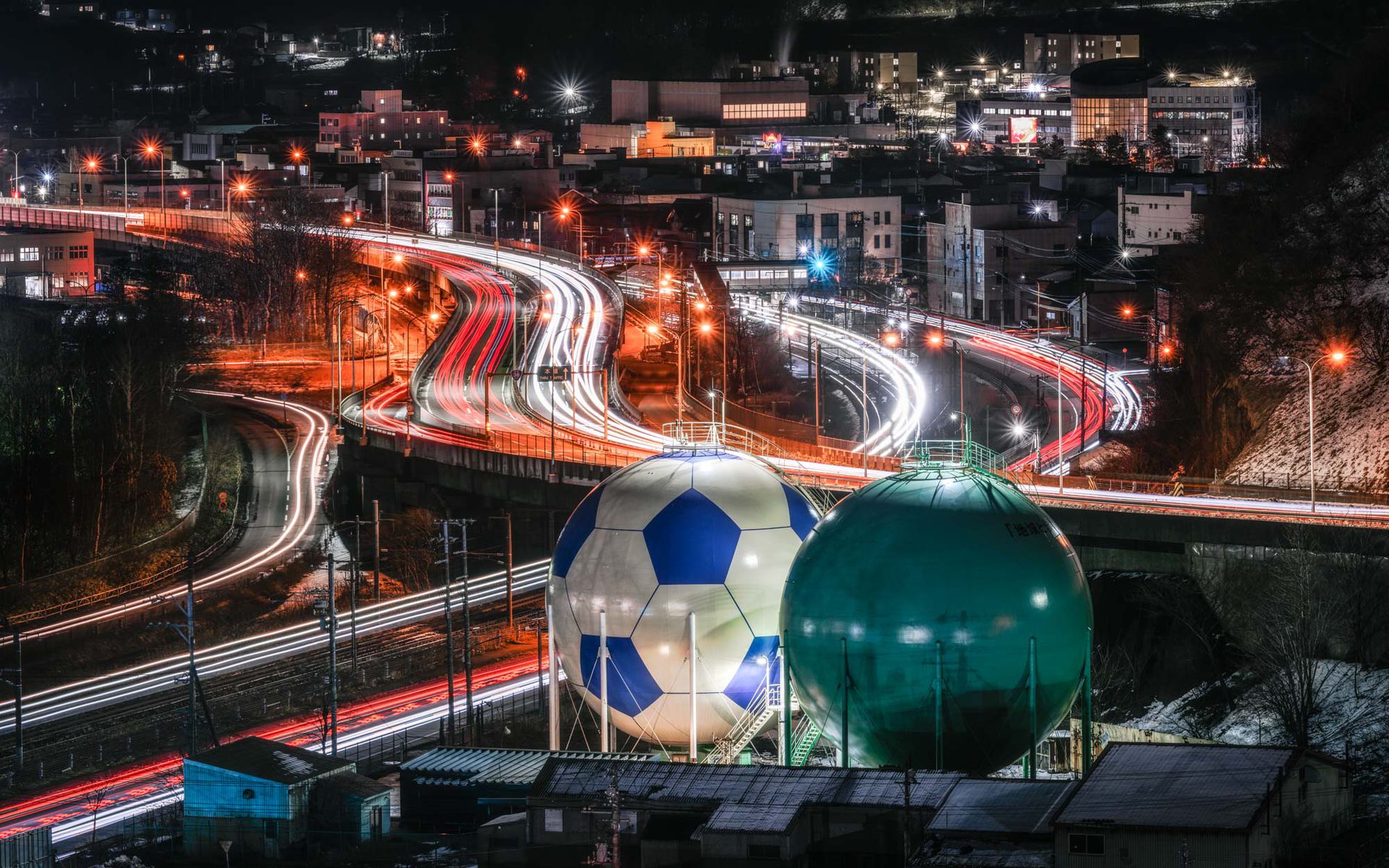 室蘭夜景 サッカーボールの写真